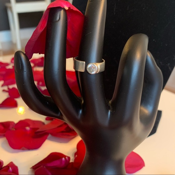 Silver ring - Picture 2 of 3